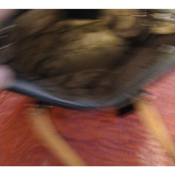 Elegant Black and Cream Tote Bag - Picture 6 of 7